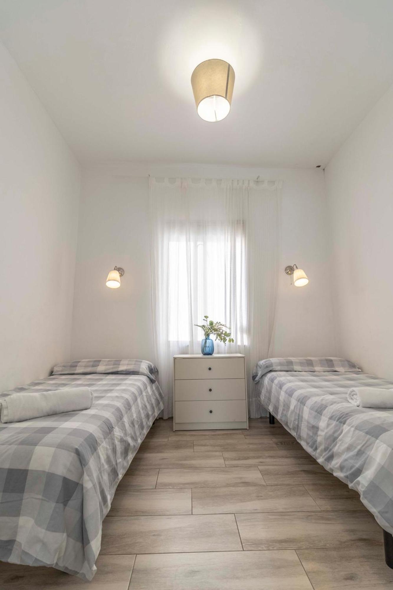 Apartamentos Los Remedios 塞维利亚 外观 照片